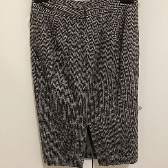 Gai Mattiolo Jacket & Skirt Suit in Herringbone Wool Blend & Embossed Leather. - Picture 9 of 15